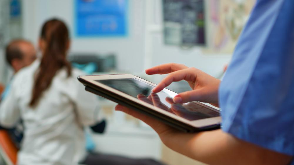 Healthcare Communication Tools: 2025 Buyer’s Guide