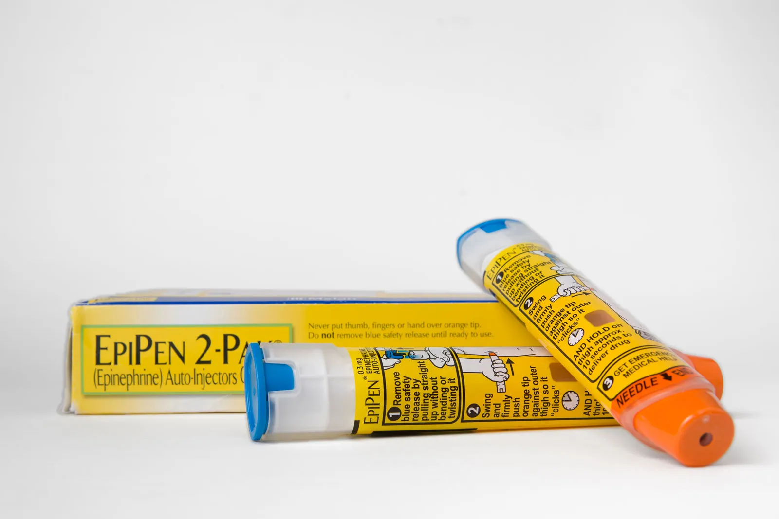 Epinephrine autoinjector for emergency anaphylaxis treatment